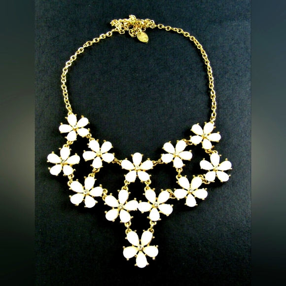 Jewelry - Gold & White Floral Necklace